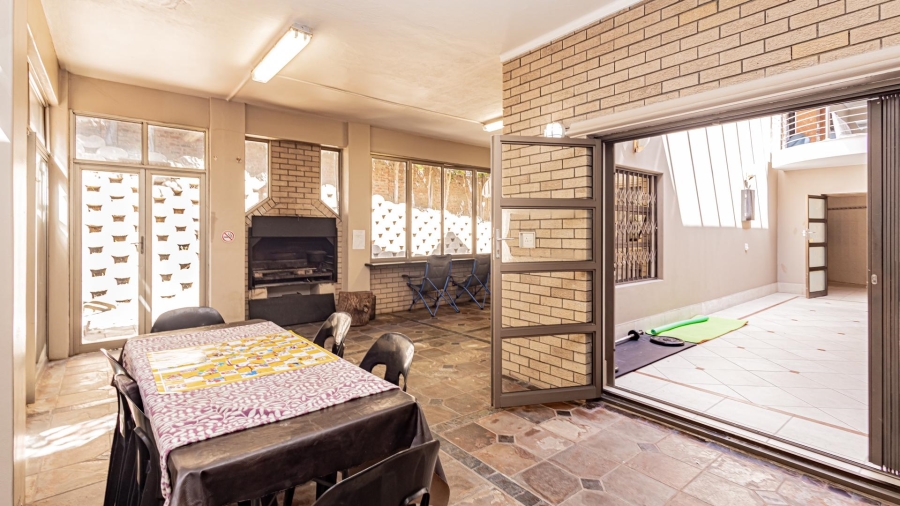 7 Bedroom Property for Sale in Plattekloof Western Cape